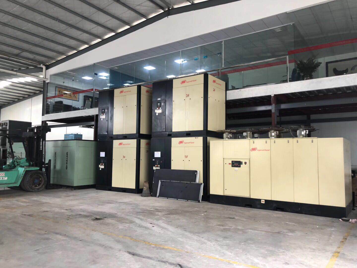 變頻空壓機(jī)螺桿式